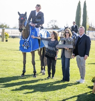 Joe Stockdale lifts the top-billed four-star Grand Prix with Cacharel in Arezzo Joe Stockdale lifts the top-billed four-star Grand Prix with Cacharel in Arezzo